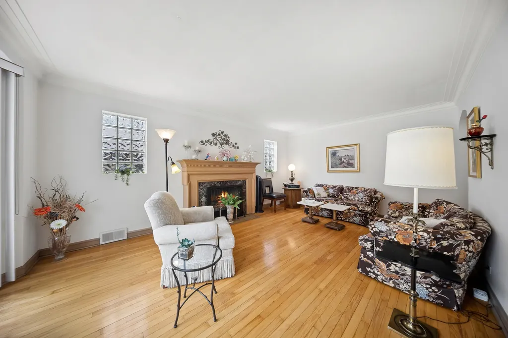 6631 North Caldwell Avenue Chicago IL 60646