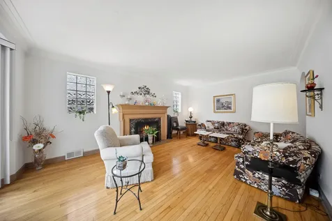 6631 North Caldwell Avenue Chicago IL 60646