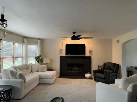 553 Danbury Drive Oswego IL 60543