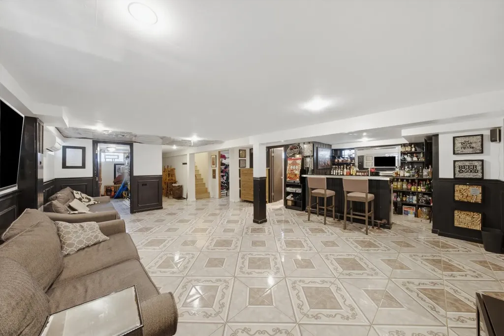 6152 West Wrightwood Avenue Chicago IL 60639