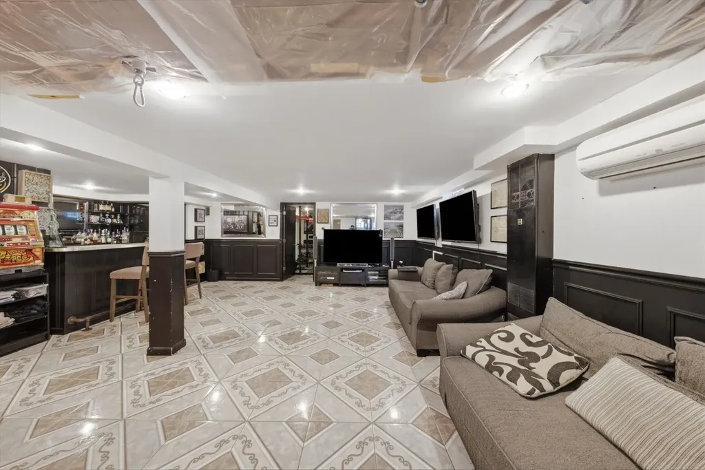 6152 West Wrightwood Avenue Chicago IL 60639