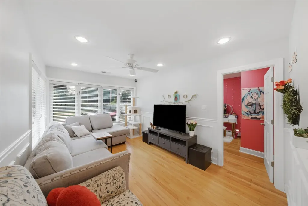 6152 West Wrightwood Avenue Chicago IL 60639