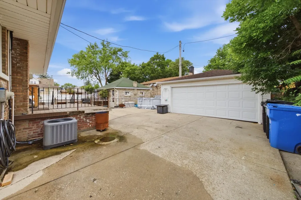 6152 West Wrightwood Avenue Chicago IL 60639