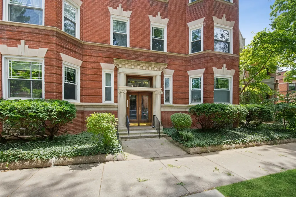 5715 South Blackstone Avenue Chicago IL 60637