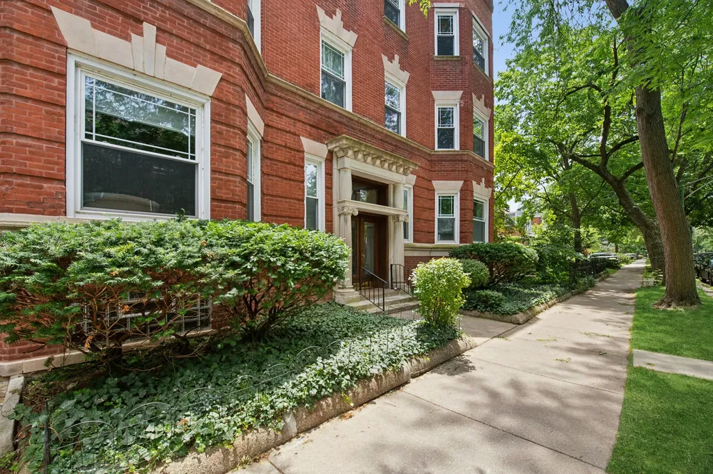 5715 South Blackstone Avenue Chicago IL 60637
