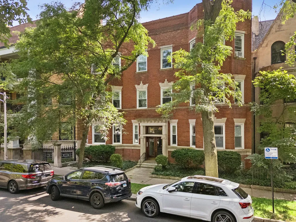 5715 South Blackstone Avenue Chicago IL 60637