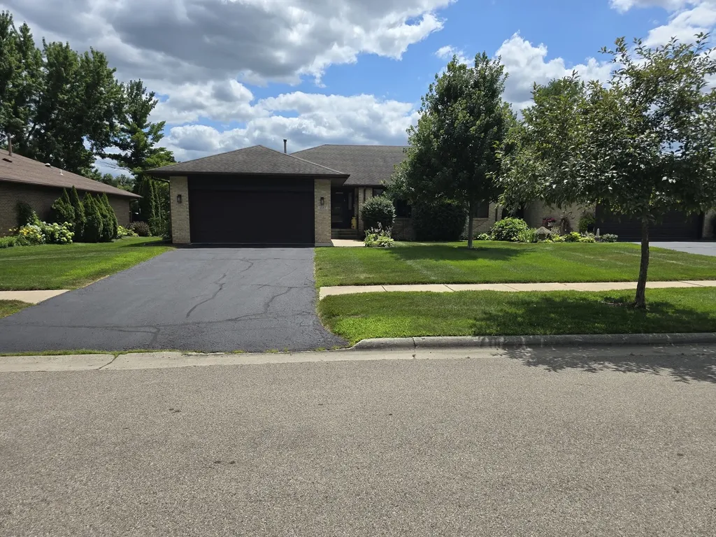 6667 Sandalwood Rockford IL 61108
