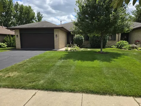 6667 Sandalwood Rockford IL 61108
