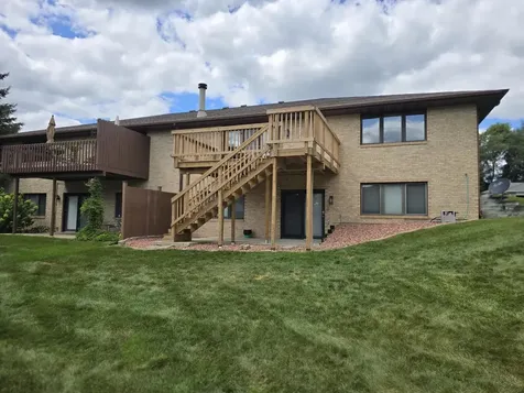 6667 Sandalwood Rockford IL 61108