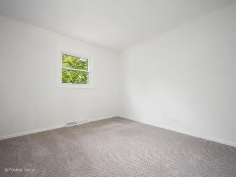 1092 Aberdeen Lane Mundelein IL 60060
