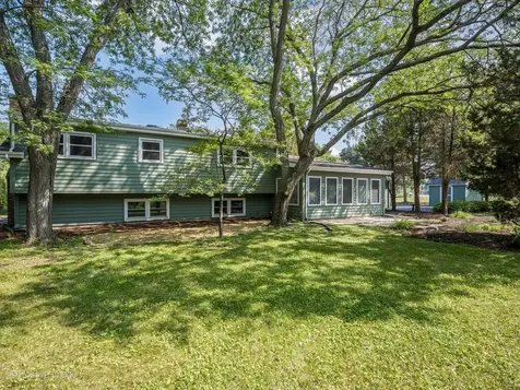 1092 Aberdeen Lane Mundelein IL 60060