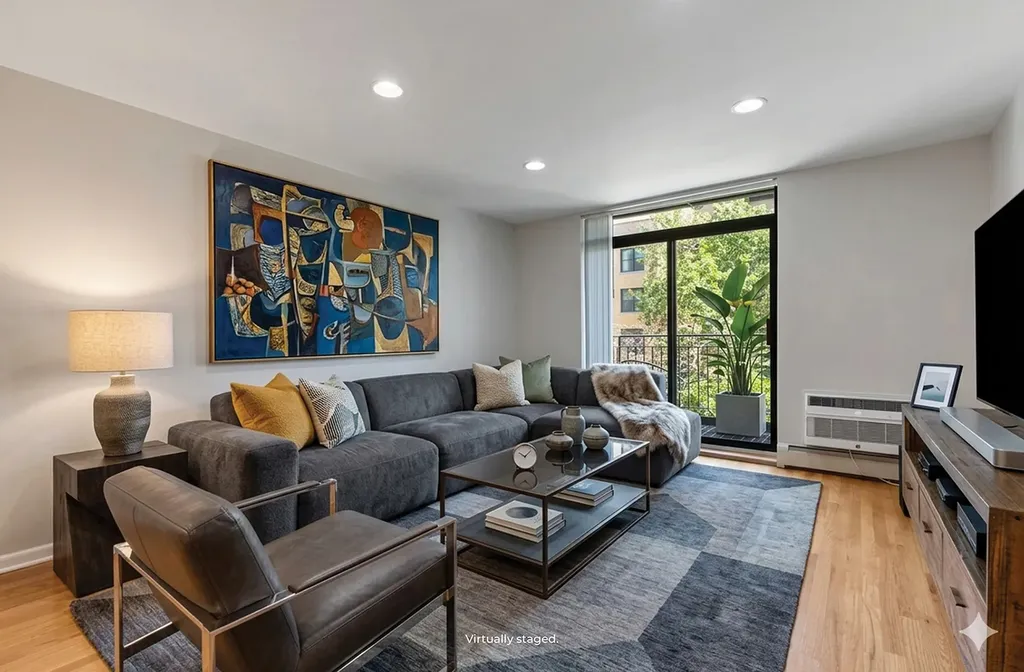 3900 North Pine Grove Avenue Chicago IL 60613