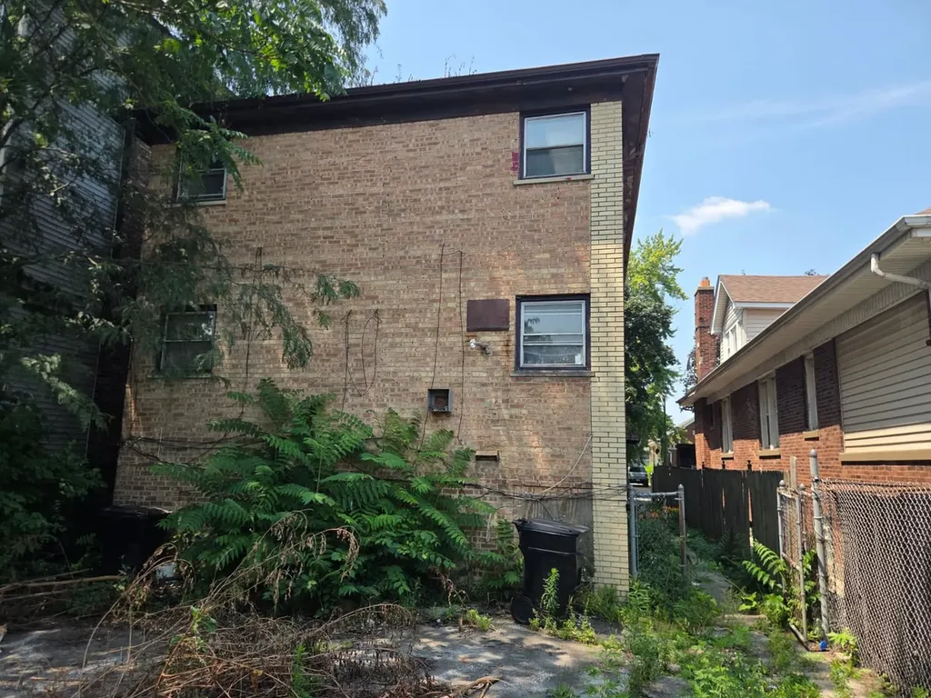 8045 South Carpenter Street Chicago IL 60620