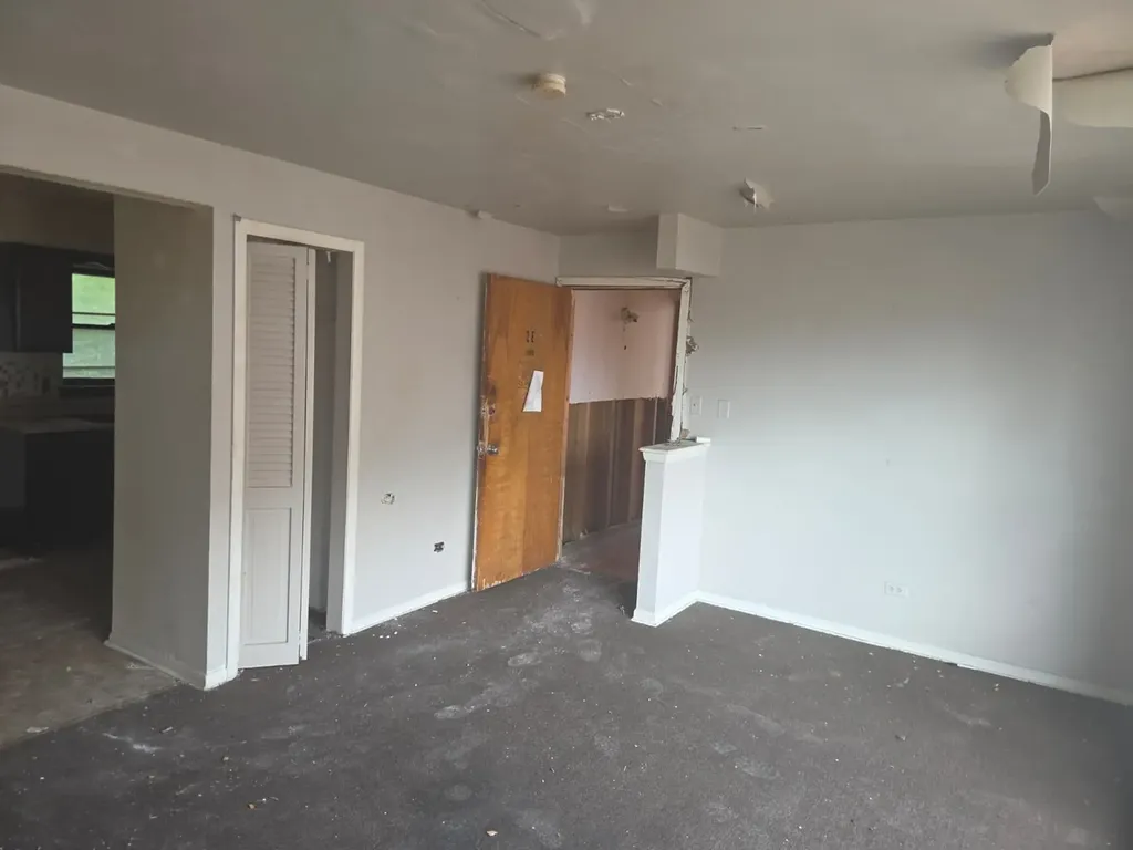8045 South Carpenter Street Chicago IL 60620