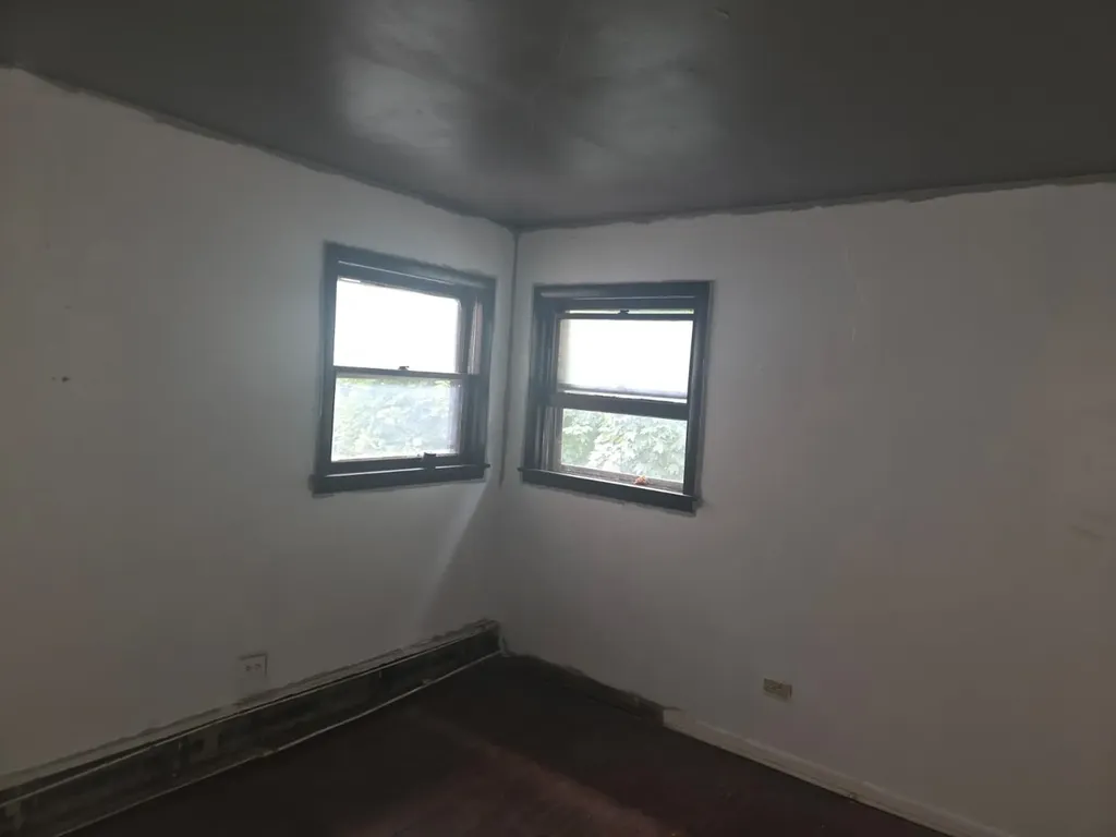 8045 South Carpenter Street Chicago IL 60620