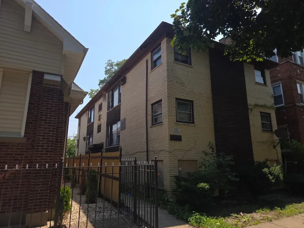 8045 South Carpenter Street Chicago IL 60620