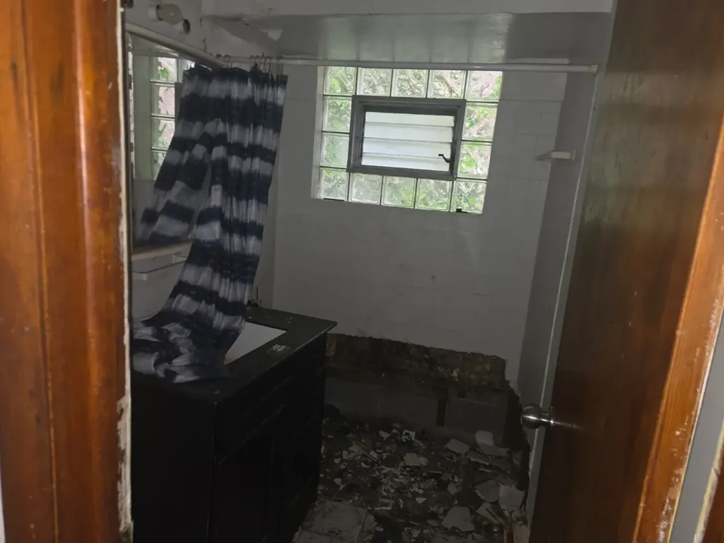 8045 South Carpenter Street Chicago IL 60620
