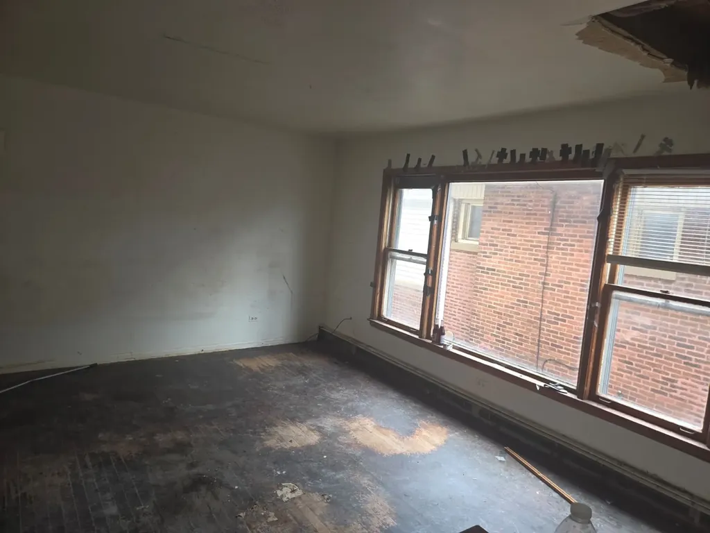 8045 South Carpenter Street Chicago IL 60620