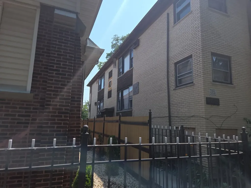 8045 South Carpenter Street Chicago IL 60620