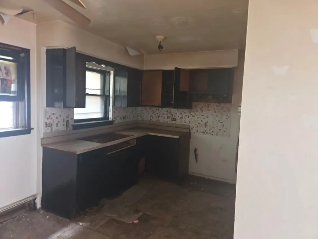 8045 South Carpenter Street Chicago IL 60620