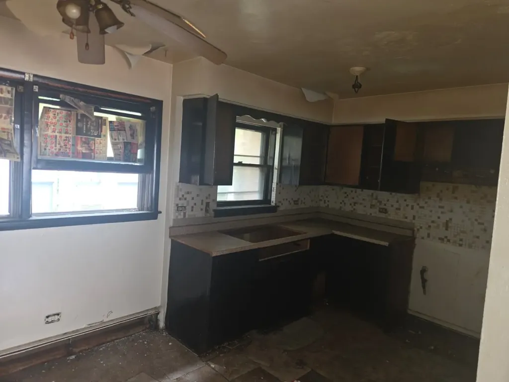 8045 South Carpenter Street Chicago IL 60620