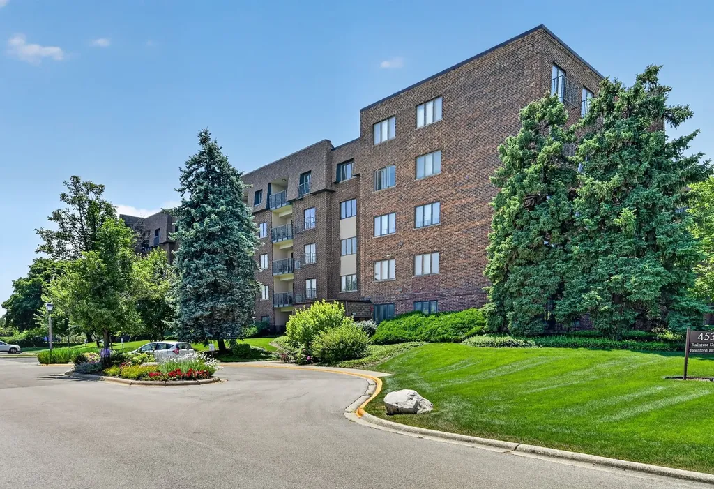 453 Raintree Drive Glen Ellyn IL 60137