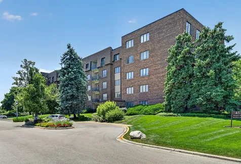 453 Raintree Drive Glen Ellyn IL 60137