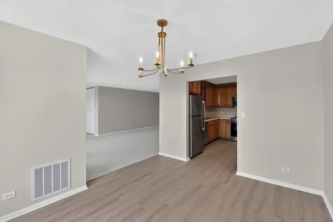 453 Raintree Drive Glen Ellyn IL 60137