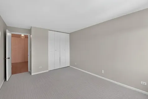 453 Raintree Drive Glen Ellyn IL 60137