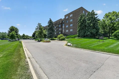 453 Raintree Drive Glen Ellyn IL 60137