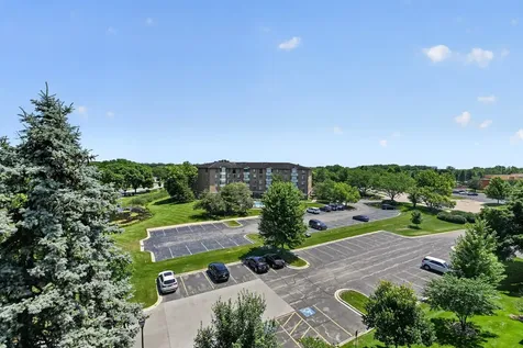453 Raintree Drive Glen Ellyn IL 60137