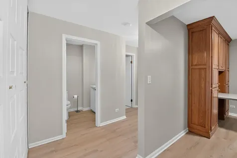 453 Raintree Drive Glen Ellyn IL 60137