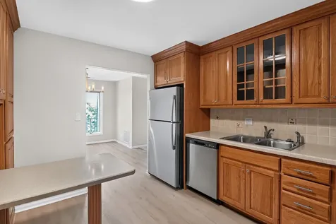 453 Raintree Drive Glen Ellyn IL 60137