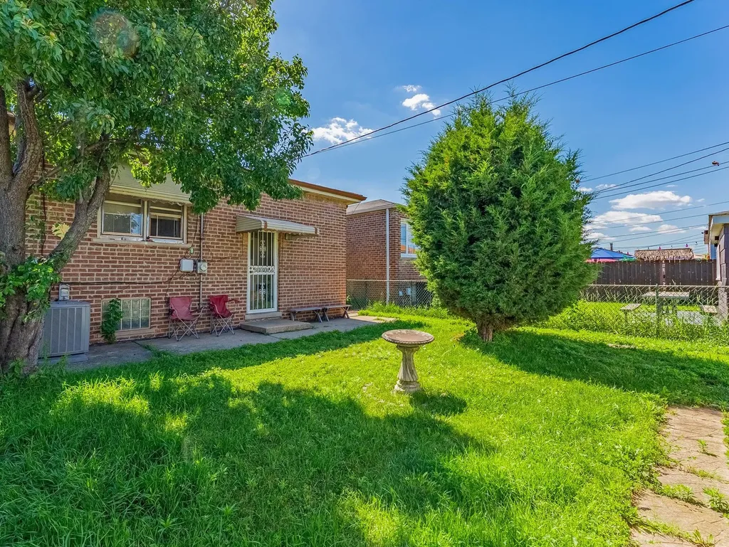 11120 South Ewing Avenue Chicago IL 60617