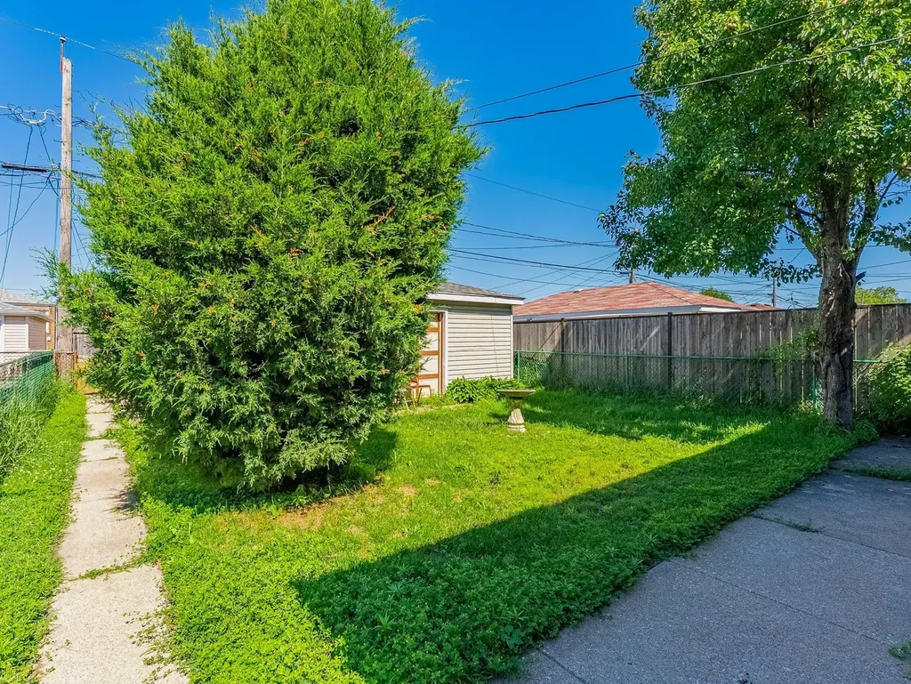 11120 South Ewing Avenue Chicago IL 60617