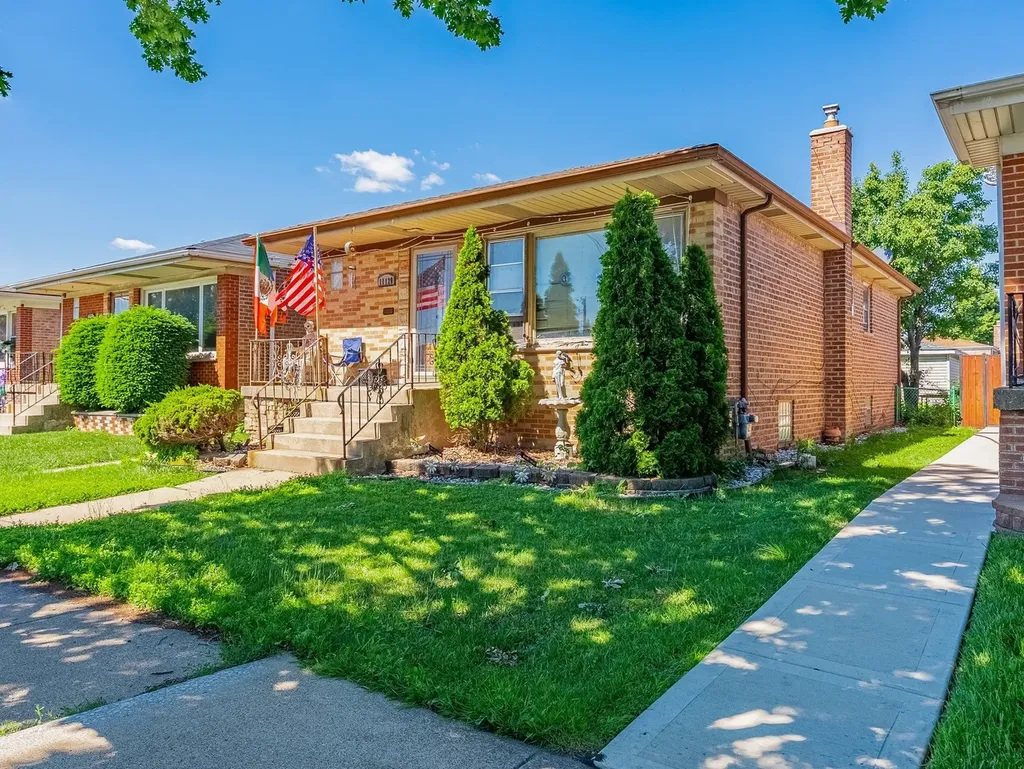 11120 South Ewing Avenue Chicago IL 60617