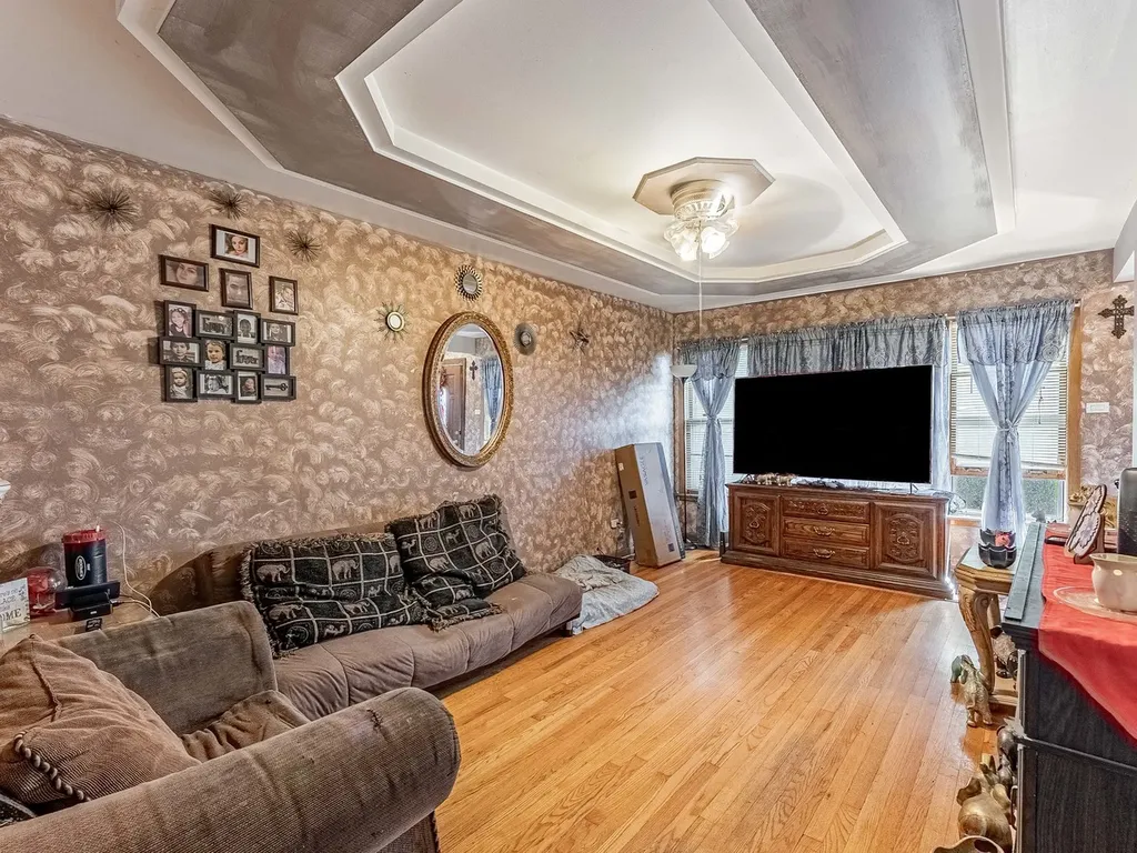 11120 South Ewing Avenue Chicago IL 60617