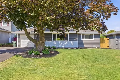 412 South Thornwood Drive Lindenhurst IL 60046