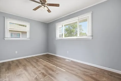 412 South Thornwood Drive Lindenhurst IL 60046