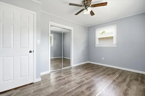 412 South Thornwood Drive Lindenhurst IL 60046