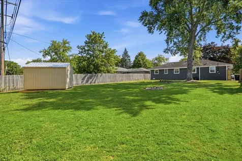 412 South Thornwood Drive Lindenhurst IL 60046