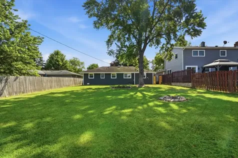 412 South Thornwood Drive Lindenhurst IL 60046