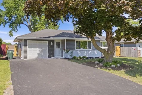 412 South Thornwood Drive Lindenhurst IL 60046