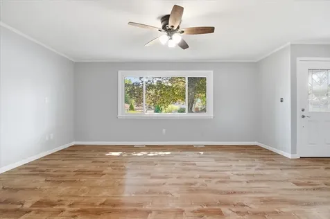 412 South Thornwood Drive Lindenhurst IL 60046