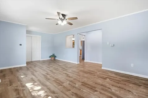 412 South Thornwood Drive Lindenhurst IL 60046