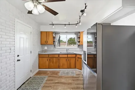 412 South Thornwood Drive Lindenhurst IL 60046