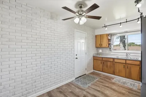 412 South Thornwood Drive Lindenhurst IL 60046