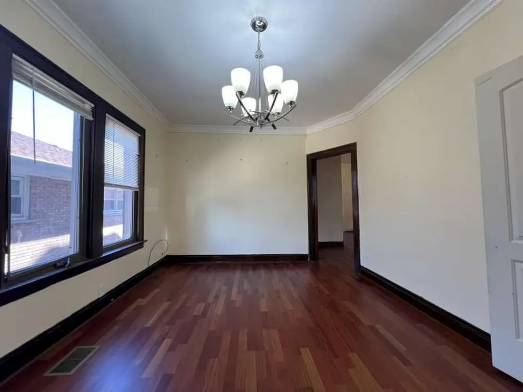 11039 South Wallace Street Chicago IL 60628