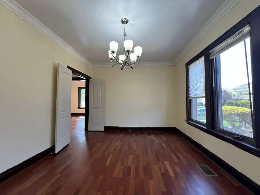 11039 South Wallace Street Chicago IL 60628