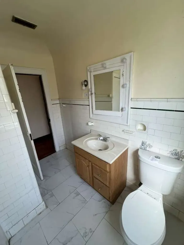 11039 South Wallace Street Chicago IL 60628